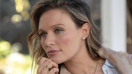 Natalie was a cool neighbour, but a wanna-be romantic interest, more of a fling than anything serious. (Image source- Netflix)